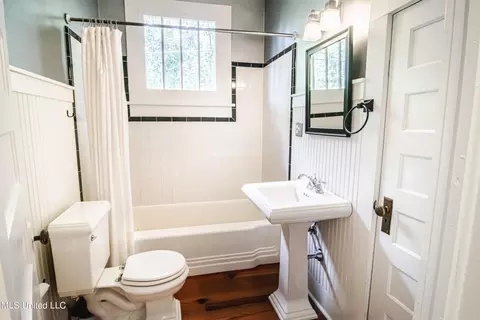 Bath - 1036 Belhaven St, Jackson, MS 39202 photo 1 of 3