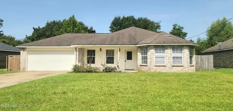 2621 N 8th St, Ocean Springs, MS 39564