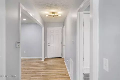 Entry Way - 437 Highwood Dr, Jackson, MS 39209 photo 1 of 2
