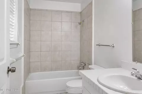 Bath - 437 Highwood Dr, Jackson, MS 39209 photo 3 of 3