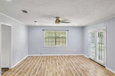 Living - 437 Highwood Dr, Jackson, MS 39209 photo 1 of 2