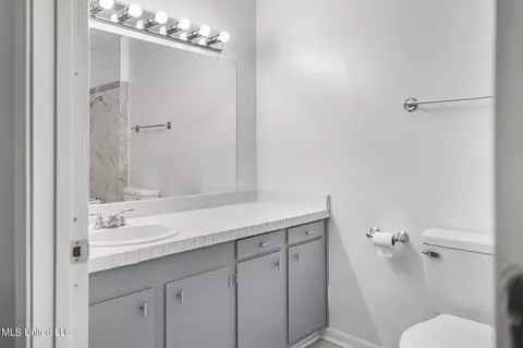 Bath - 437 Highwood Dr, Jackson, MS 39209 photo 1 of 3