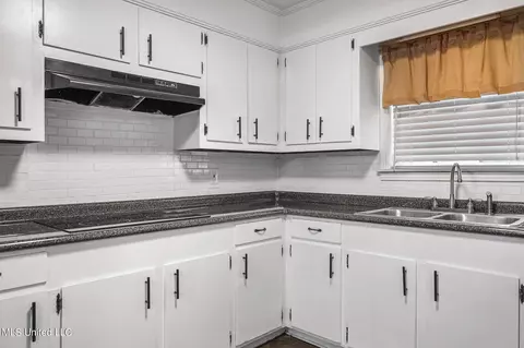 Kitchen - 437 Highwood Dr, Jackson, MS 39209 photo 2 of 2