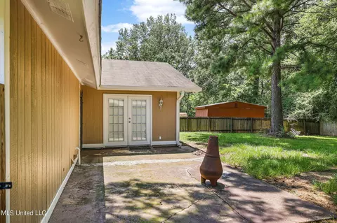 Exterior - 437 Highwood Dr, Jackson, MS 39209 photo 2 of 2