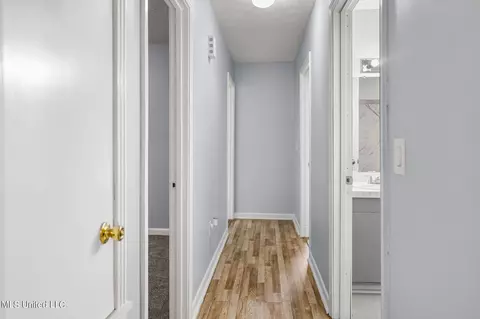 Entry Way - 437 Highwood Dr, Jackson, MS 39209 photo 2 of 2