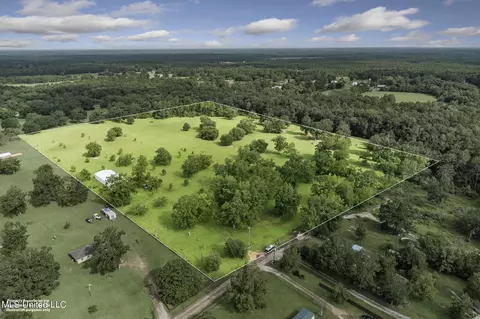 27195 D V Moran Rd, Pass Christian, MS 39571