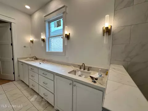 Bath - 121 Andrew Jackson, Madison, MS 39110 photo 1 of 4