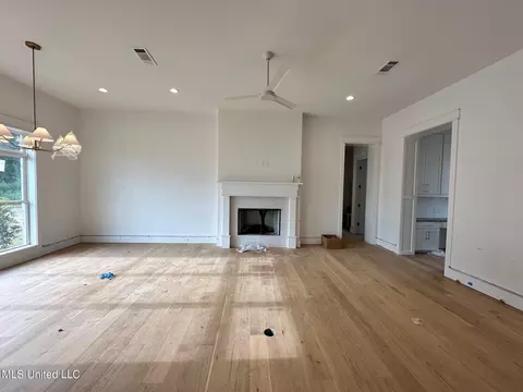 Living - 121 Andrew Jackson, Madison, MS 39110 photo 4 of 5