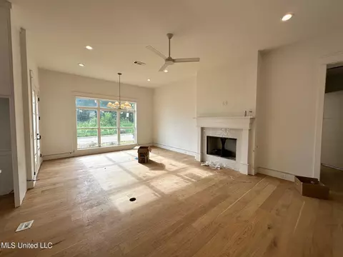 Living - 121 Andrew Jackson, Madison, MS 39110 photo 1 of 5
