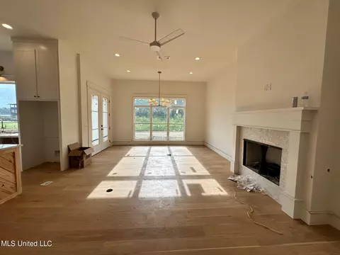 Living - 121 Andrew Jackson, Madison, MS 39110 photo 2 of 5