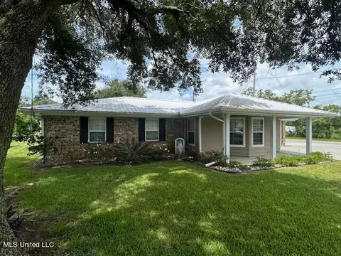 306 Bouslog St, Bay Saint Louis, MS 39520