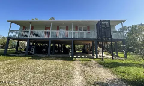 5033 Glenn St, Bay Saint Louis, MS 39520