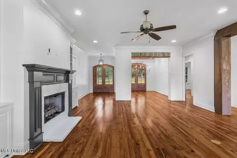 Living - 384 Mannsdale Rd, Madison, MS 39110 photo 7 of 8
