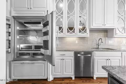 Kitchen - 384 Mannsdale Rd, Madison, MS 39110 photo 5 of 6