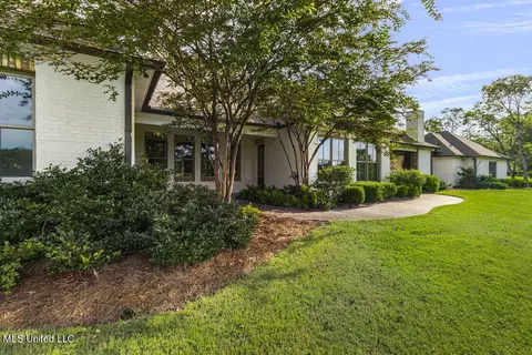 Exterior - 384 Mannsdale Rd, Madison, MS 39110 photo 7 of 13