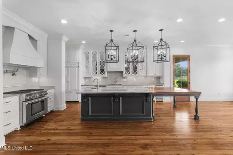 Kitchen - 384 Mannsdale Rd, Madison, MS 39110 photo 2 of 6