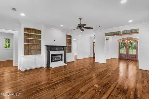 Living - 384 Mannsdale Rd, Madison, MS 39110 photo 6 of 8