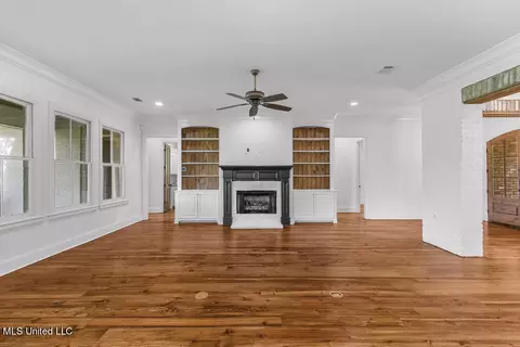 Living - 384 Mannsdale Rd, Madison, MS 39110 photo 2 of 8