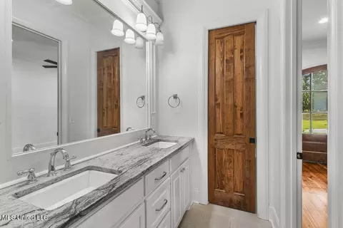 Bath - 384 Mannsdale Rd, Madison, MS 39110 photo 6 of 10