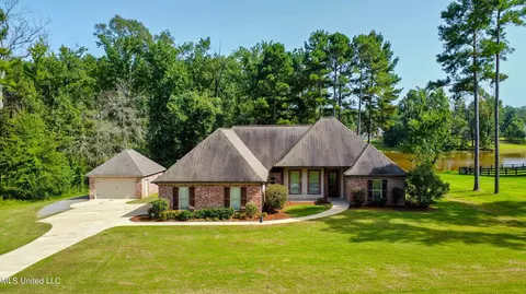 162 View Pointe Dr, Clinton, MS 39056