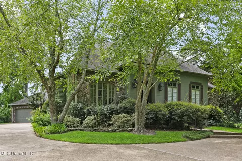 165 N Maple St, Ridgeland, MS 39157