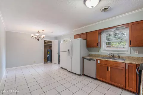 Kitchen - 479 Oakhurst Dr, Hernando, MS 38632 photo 1 of 2