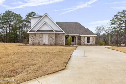 202 Lizzy Ln, Brandon, MS 39047