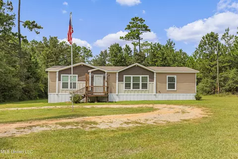 42 Kammer Rd, Poplarville, MS 39470