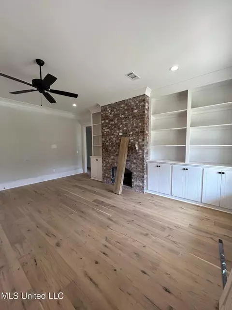 Living - 231 Lizzy Ln, Brandon, MS 39047 photo 1 of 2