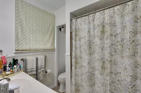 Bath - 2308 Memorial Cir, Flora, MS 39071 photo 1 of 3