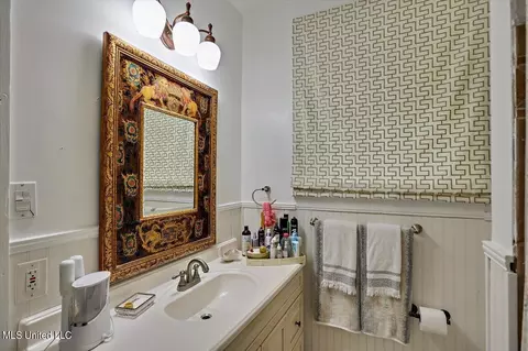 Bath - 2308 Memorial Cir, Flora, MS 39071 photo 2 of 3