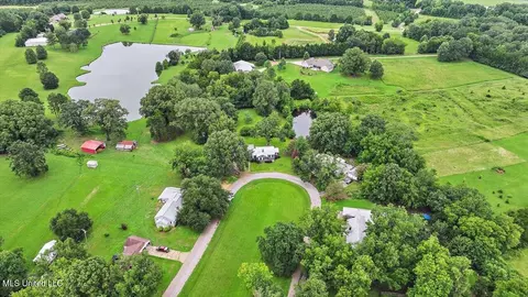 View/Area - 2308 Memorial Cir, Flora, MS 39071 photo 2 of 10