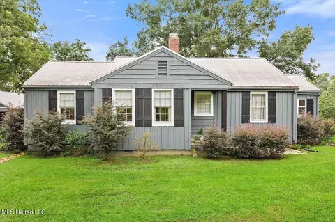 2308 Memorial Cir, Flora, MS 39071