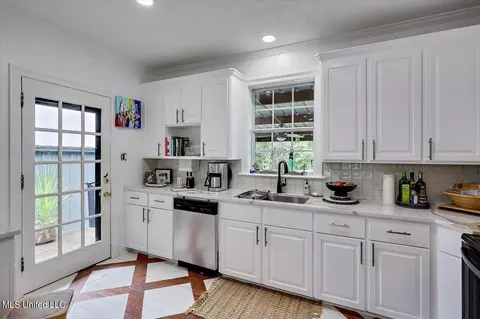 Kitchen - 2308 Memorial Cir, Flora, MS 39071 photo 1 of 3