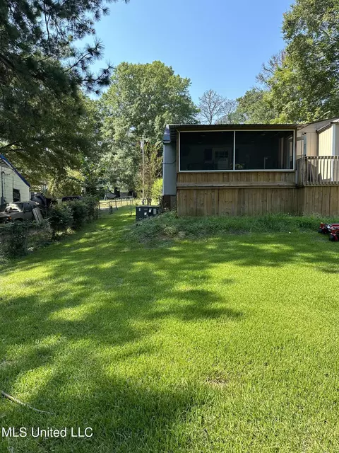 Exterior - 422 Clark Ave, Jackson, MS 39212 photo 9 of 10