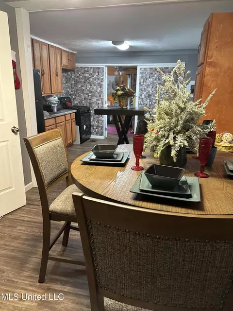 Dining - 422 Clark Ave, Jackson, MS 39212 photo 3 of 3
