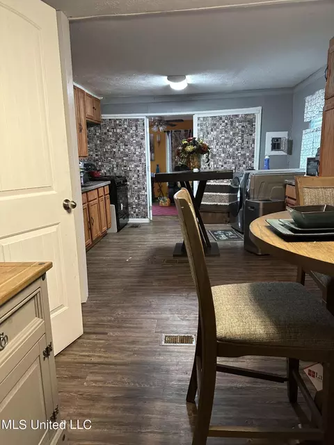 Kitchen - 422 Clark Ave, Jackson, MS 39212 photo 1 of 2