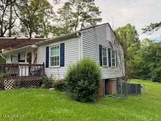 Exterior - 422 Clark Ave, Jackson, MS 39212 photo 3 of 10