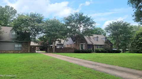 831 W Green T Blvd, Hernando, MS 38632