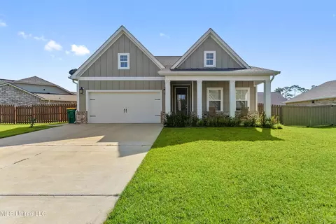 13788 El Bonito Dr, Ocean Springs, MS 39564