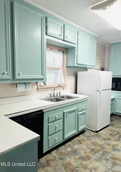 3819 Cedar St, Moss Point, MS 39563 photo 8