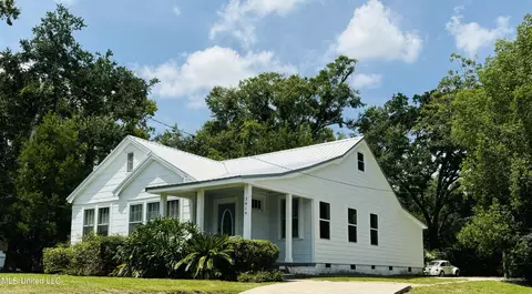 3819 Cedar St, Moss Point, MS 39563 photo 2