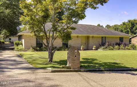 516 Elmwood Street St, Vicksburg, MS 39180