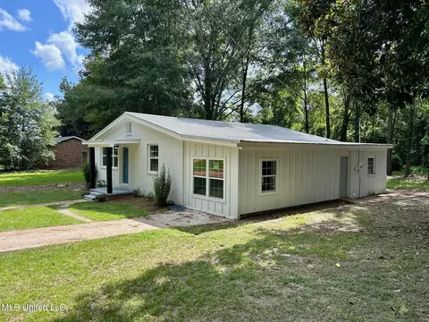 303 Oakhill Dr, Carthage, MS 39051