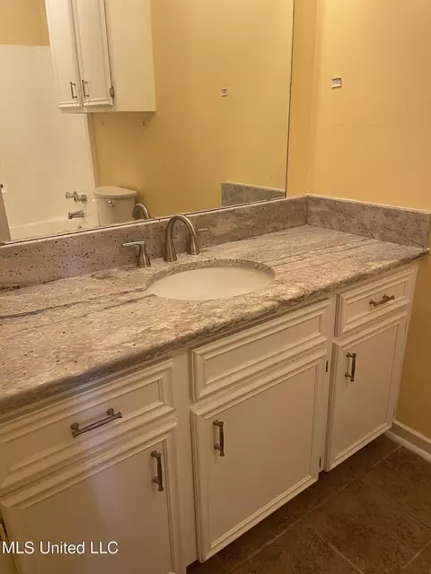 Bath - 6 Riverview Cv, Byram, MS 39272 photo 1 of 3