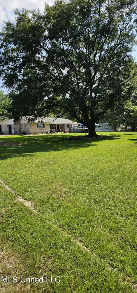 13390 Highway 35, Batesville, MS 38606