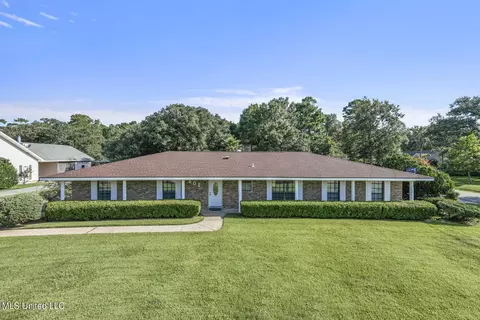 501 Eighth St, Bay Saint Louis, MS 39520