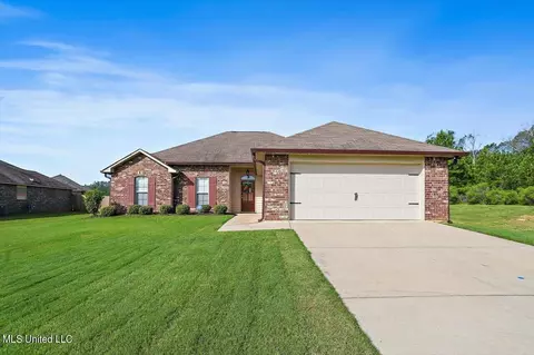 217 Cypress Knee Cv, Terry, MS 39170