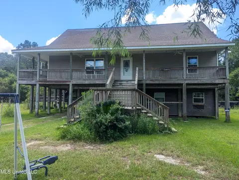 7013 Alcorn St, Bay Saint Louis, MS 39520