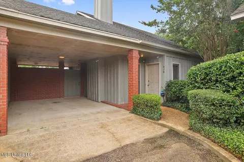 416 River Pl, Jackson, MS 39211